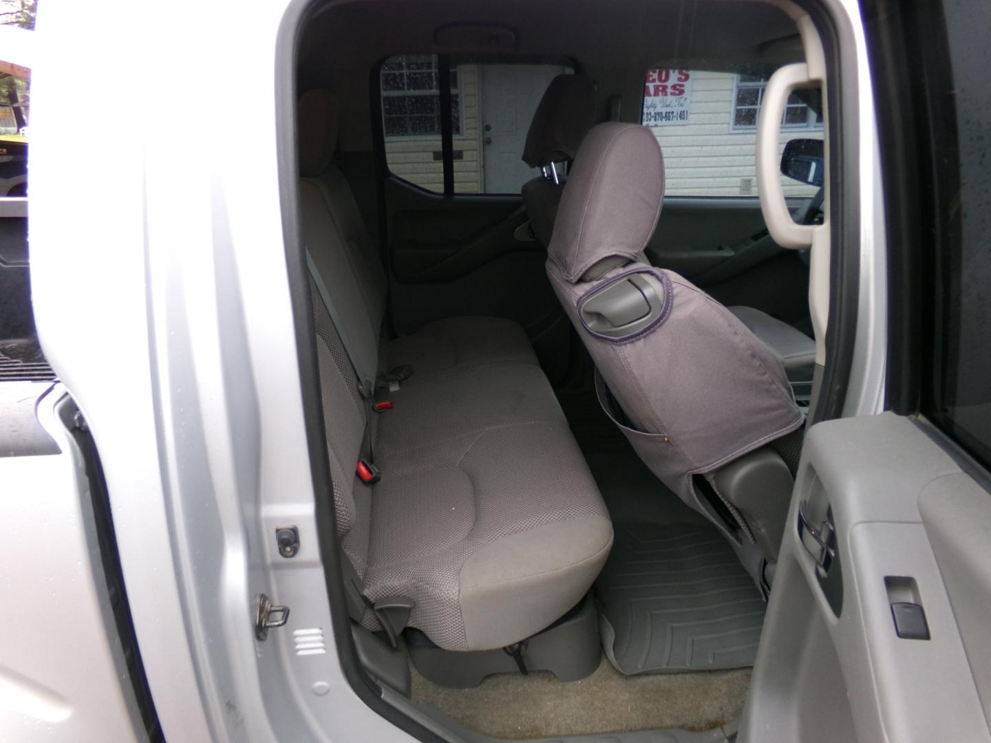 2011 Silver /Gray Nissan Frontier SV (1N6AD0ER0BC) with an 4.0L V6 engine, automatic transmission, located at 401 First NE, Bearden, AR, 71720, (870) 687-3414, 33.726528, -92.611519 - Photo#14